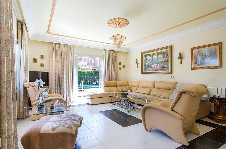 Vakantiehuis Chalet 'Villa Port Adriano'