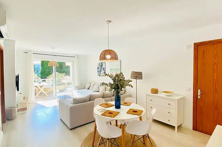 Ruim appartement 50m naar strand