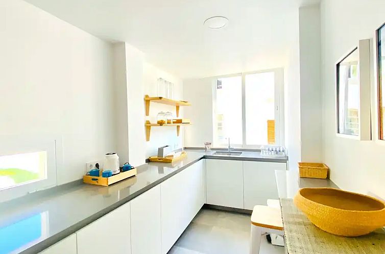Ruim appartement 50m naar strand