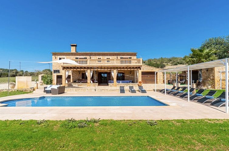 Vakantiehuis VILLA LORENZO MANACOR by PriorityVillas