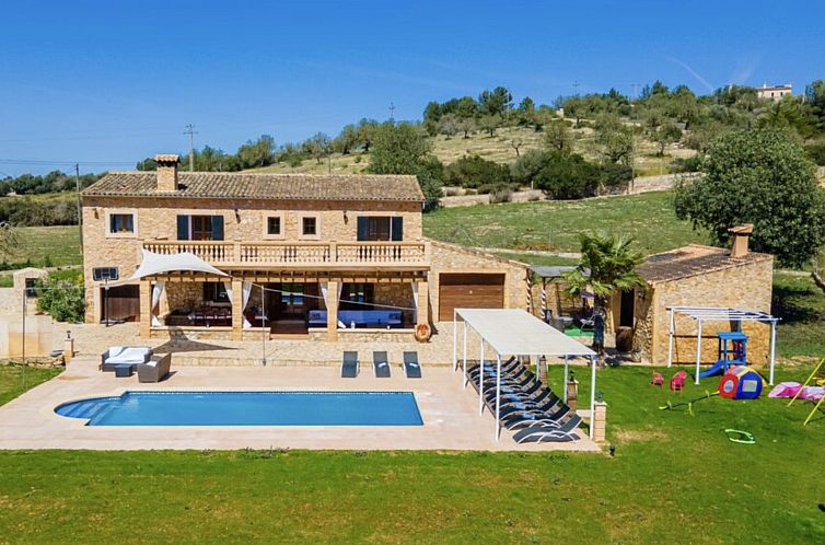 Vakantiehuis VILLA LORENZO MANACOR by PriorityVillas