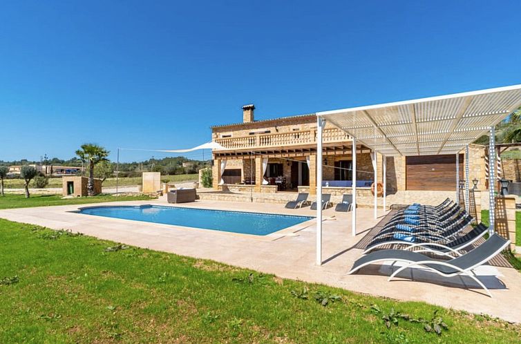 Vakantiehuis VILLA LORENZO MANACOR by PriorityVillas