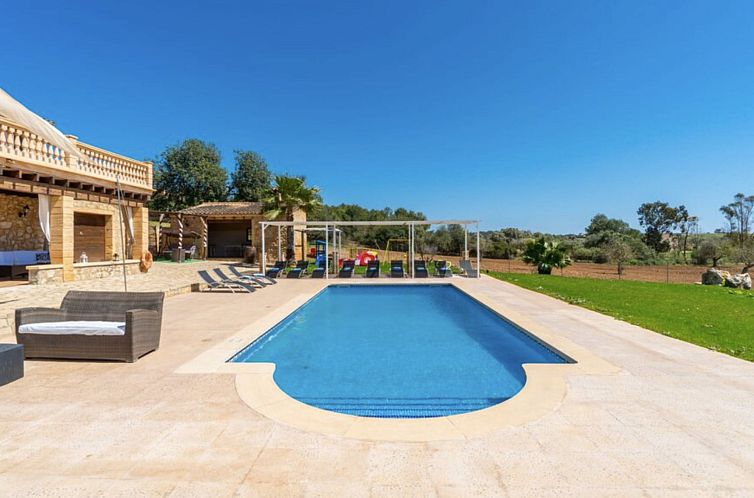 Vakantiehuis VILLA LORENZO MANACOR by PriorityVillas