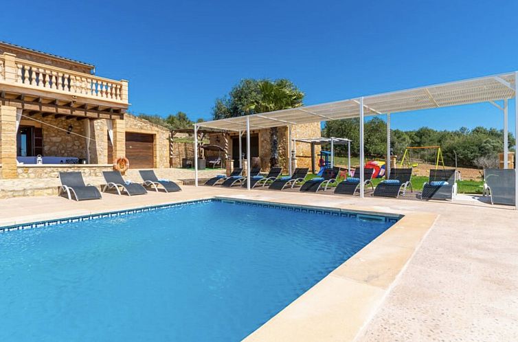Vakantiehuis VILLA LORENZO MANACOR by PriorityVillas