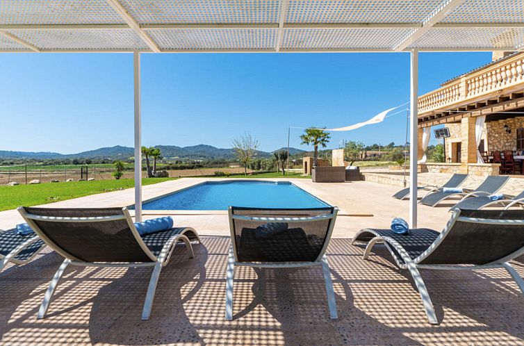 Vakantiehuis VILLA LORENZO MANACOR by PriorityVillas