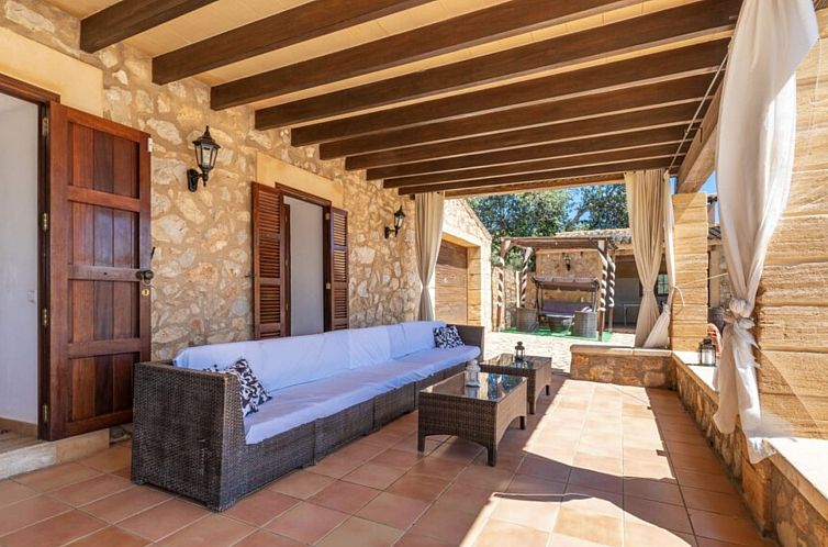 Vakantiehuis VILLA LORENZO MANACOR by PriorityVillas