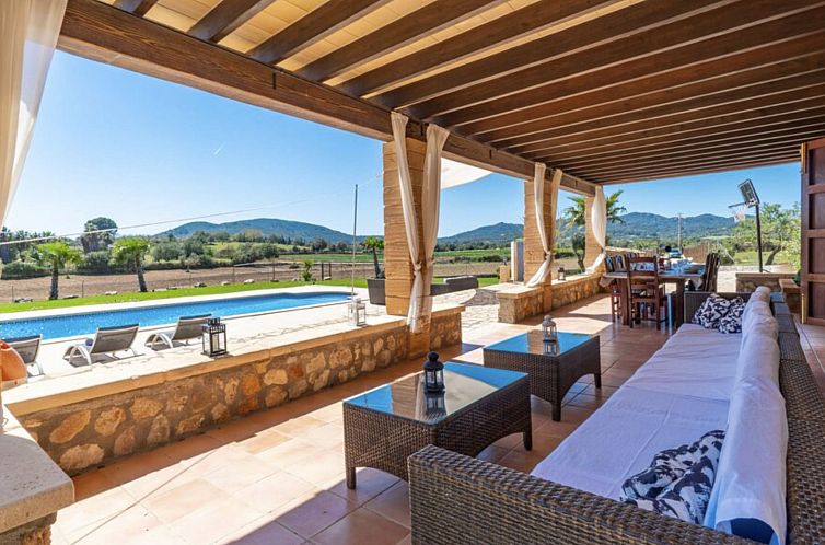 Vakantiehuis VILLA LORENZO MANACOR by PriorityVillas
