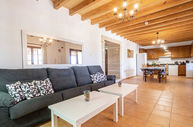 Vakantiehuis VILLA LORENZO MANACOR by PriorityVillas
