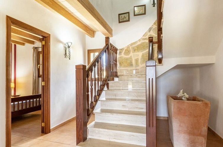 Vakantiehuis VILLA LORENZO MANACOR by PriorityVillas