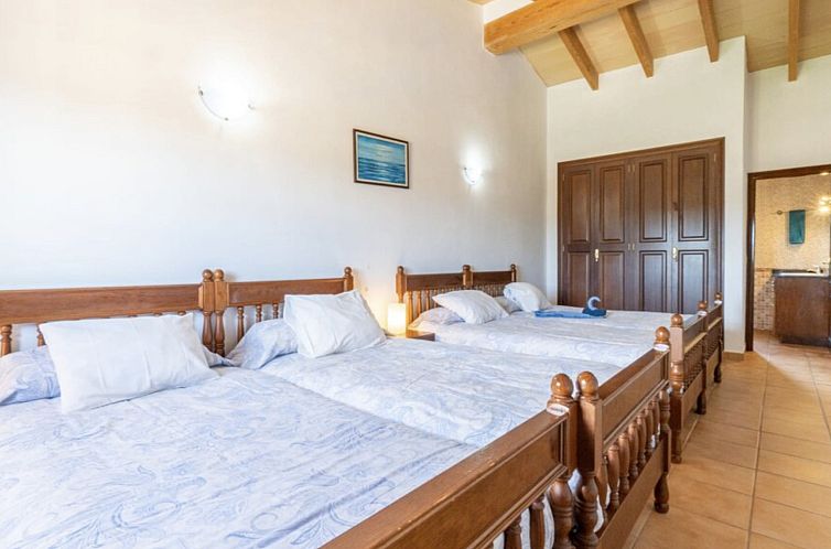 Vakantiehuis VILLA LORENZO MANACOR by PriorityVillas