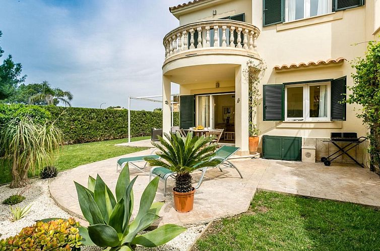 Vakantiehuis Schönes Ferienhaus in Urbanització El Paraís