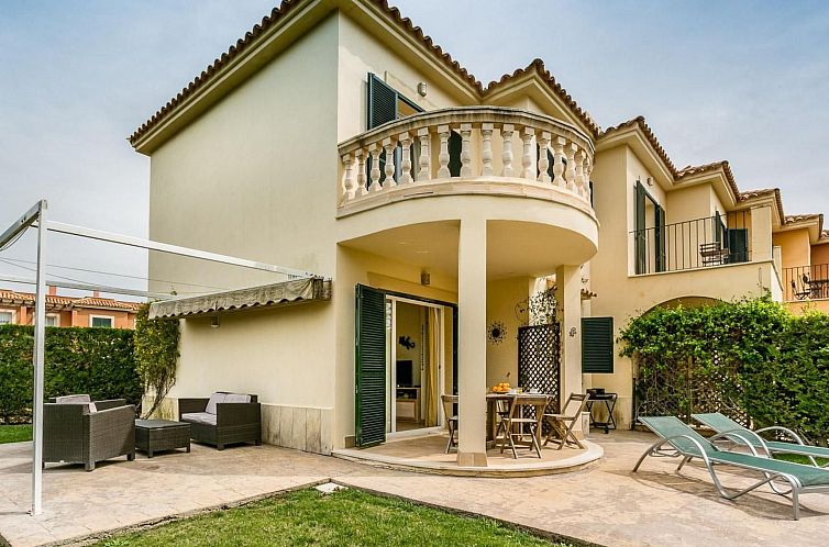 Vakantiehuis Schönes Ferienhaus in Urbanització El Paraís