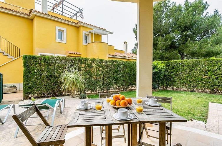 Vakantiehuis Schönes Ferienhaus in Urbanització El Paraís