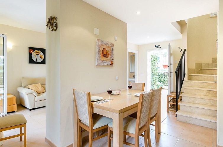 Vakantiehuis Schönes Ferienhaus in Urbanització El Paraís