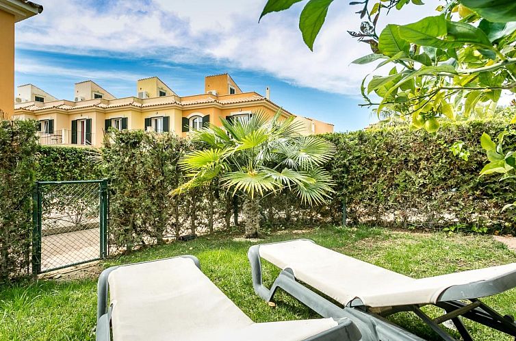 Vakantiehuis Mediterranes Ferienhaus mit offener Terrasse