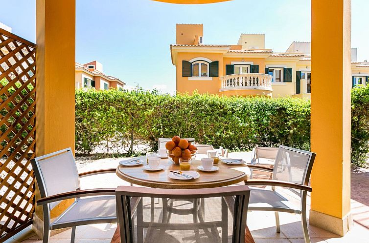 Vakantiehuis Mediterrane Doppelhaushälfte mit Garten