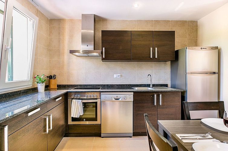 Vakantiehuis Mediterrane Doppelhaushälfte mit Garten