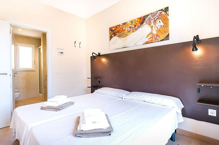 Vakantiehuis Mediterrane Doppelhaushälfte mit Garten