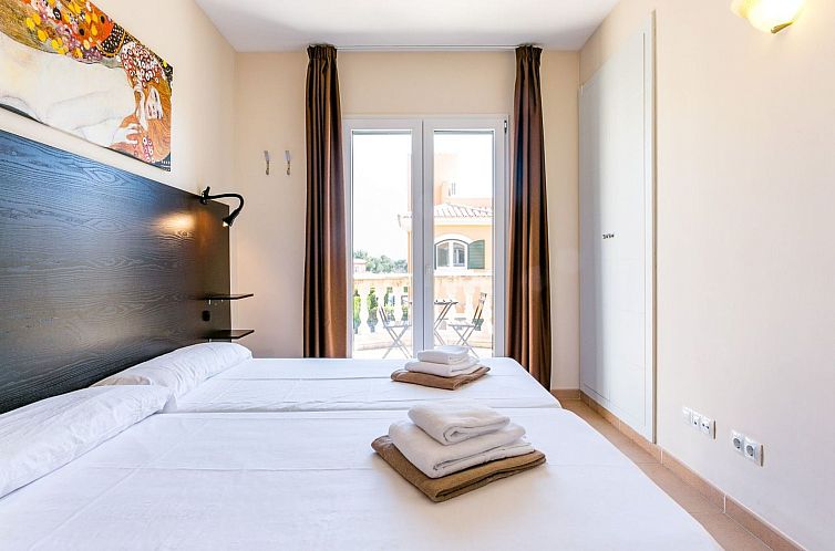 Vakantiehuis Mediterrane Doppelhaushälfte mit Garten