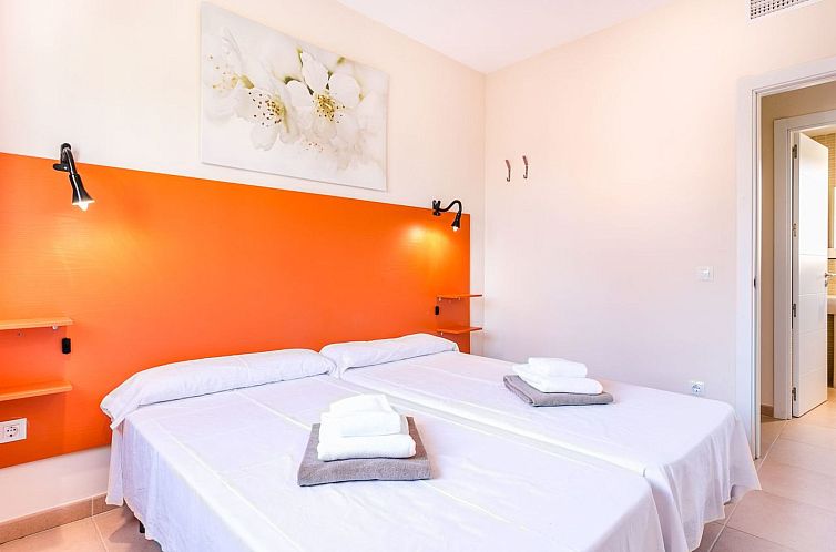 Vakantiehuis Mediterrane Doppelhaushälfte mit Garten