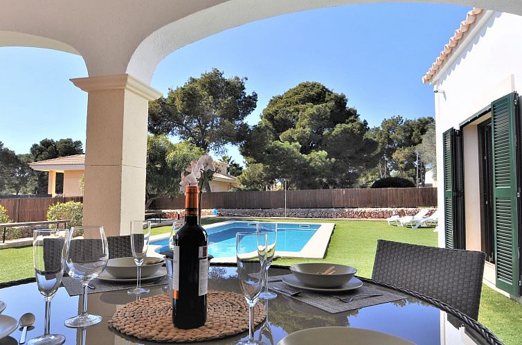 Vakantiehuis VILLA MONICA en barrio residencial de Cala Pi p