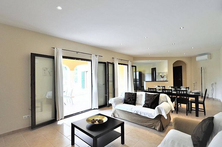 Vakantiehuis VILLA MONICA en barrio residencial de Cala Pi p
