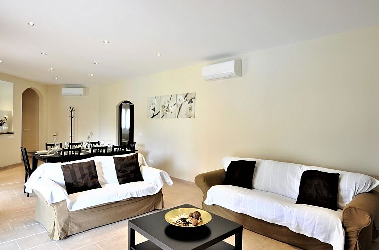 Vakantiehuis VILLA MONICA en barrio residencial de Cala Pi p