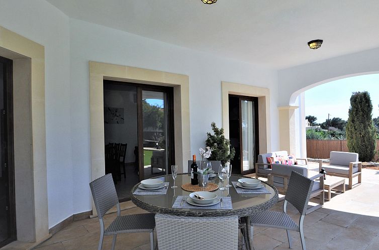Vakantiehuis VILLA MONICA en barrio residencial de Cala Pi p