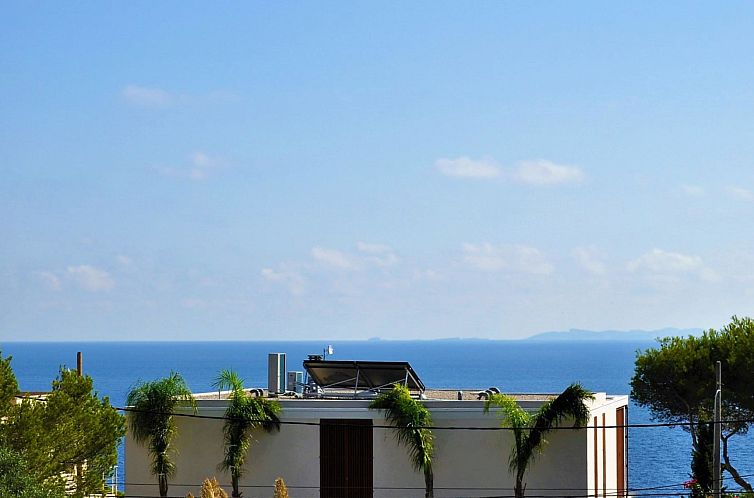 Vakantiehuis Preciosa villa con vistas al mar, piscina priva