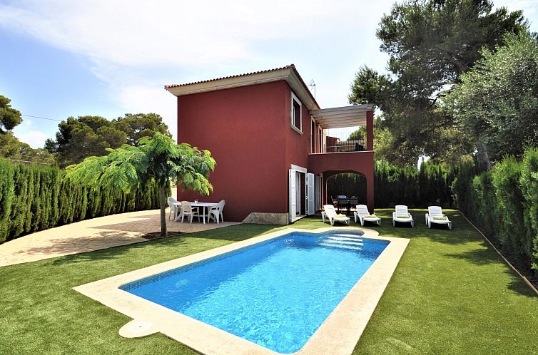 Vakantiehuis VILLA en Zona residencial tranquila con piscina