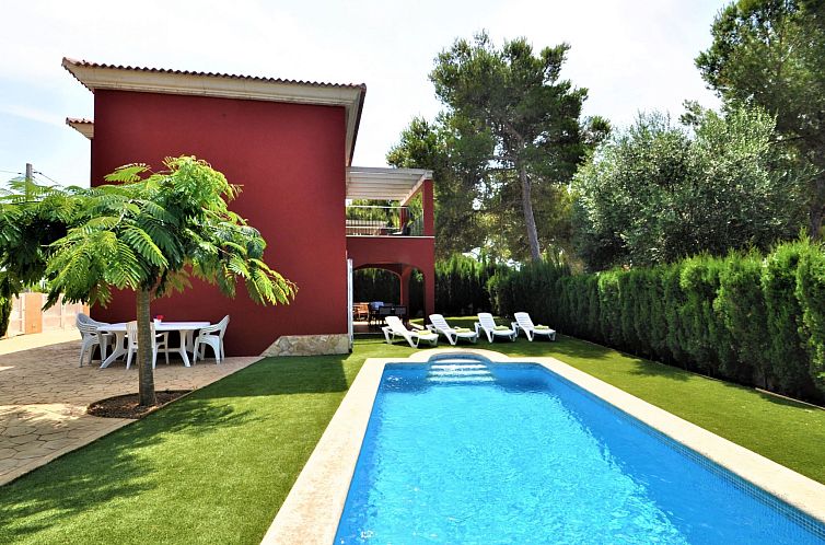 Vakantiehuis VILLA en Zona residencial tranquila con piscina
