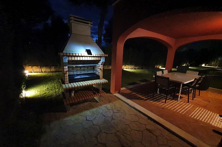 Vakantiehuis VILLA en Zona residencial tranquila con piscina