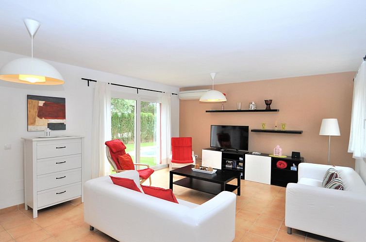 Vakantiehuis VILLA en Zona residencial tranquila con piscina