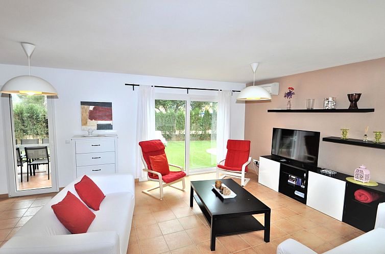 Vakantiehuis VILLA en Zona residencial tranquila con piscina