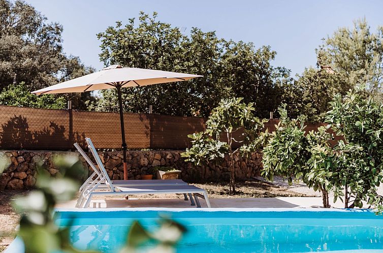 Vakantiehuis mit eigenem Garten und Schwimmbad.