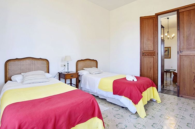 Vakantiehuis Großes Landhaus mit Schwimmbad in Meeresnähe