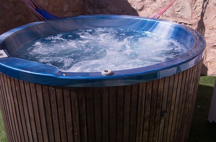 Vakantiehuis Jedes Ferienhaus mit Garten und Schwimmbad