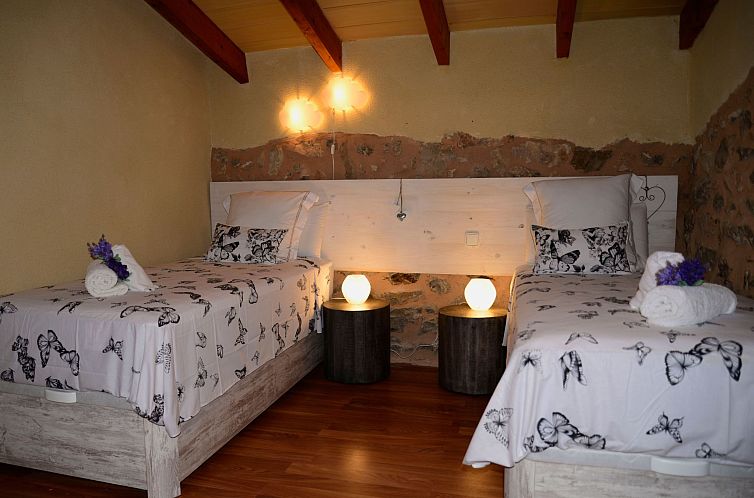 Vakantiehuis Jedes Ferienhaus mit Garten und Schwimmbad