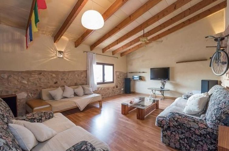 Vakantiehuis Jedes Ferienhaus mit Garten und Schwimmbad