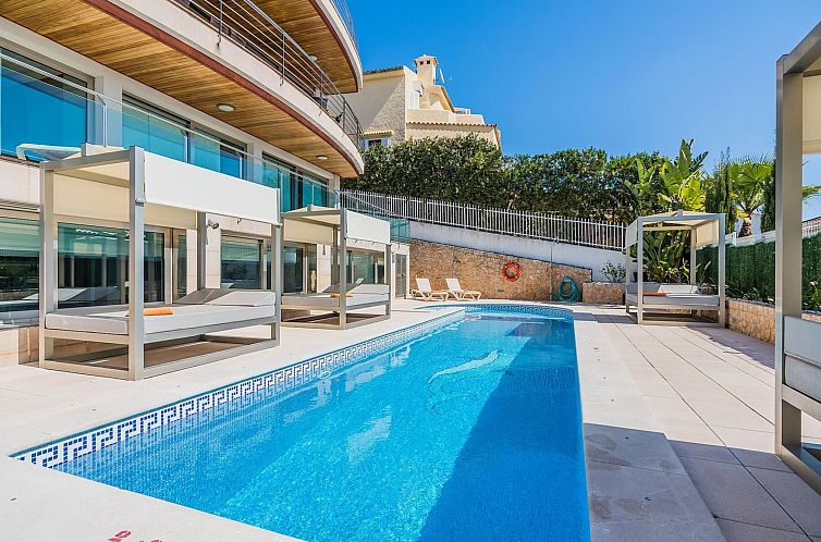 Vakantiehuis Atemberaubende Villa mit Whirlpool, beheiztem P