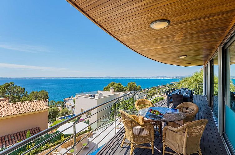 Vakantiehuis Atemberaubende Villa mit Whirlpool, beheiztem P