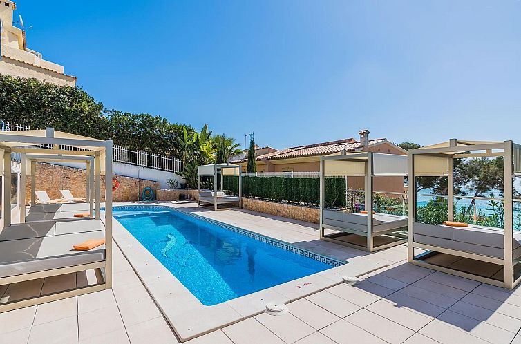 Vakantiehuis Atemberaubende Villa mit Whirlpool, beheiztem P