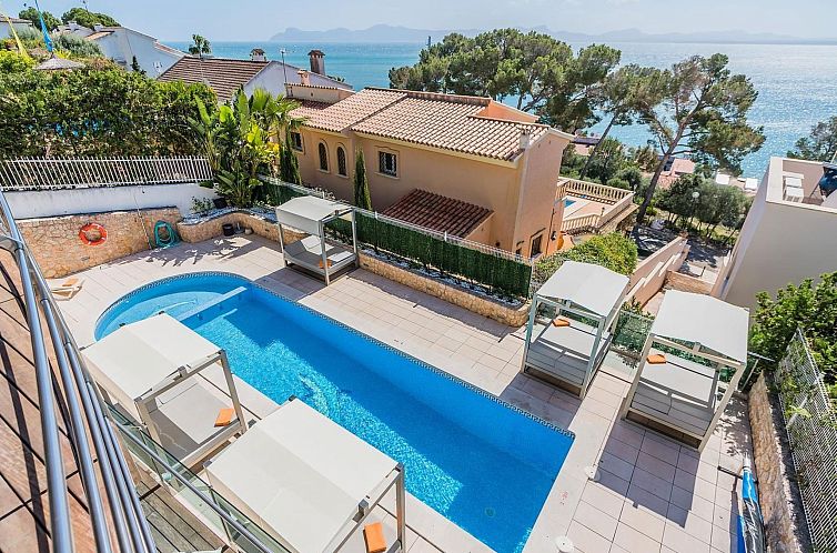 Vakantiehuis Atemberaubende Villa mit Whirlpool, beheiztem P