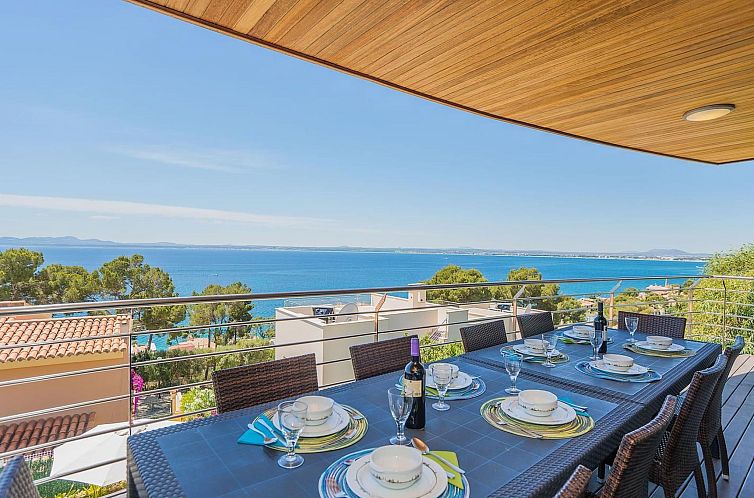 Vakantiehuis Atemberaubende Villa mit Whirlpool, beheiztem P