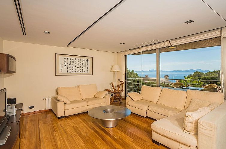 Vakantiehuis Atemberaubende Villa mit Whirlpool, beheiztem P