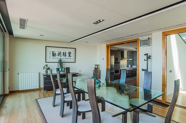 Vakantiehuis Atemberaubende Villa mit Whirlpool, beheiztem P