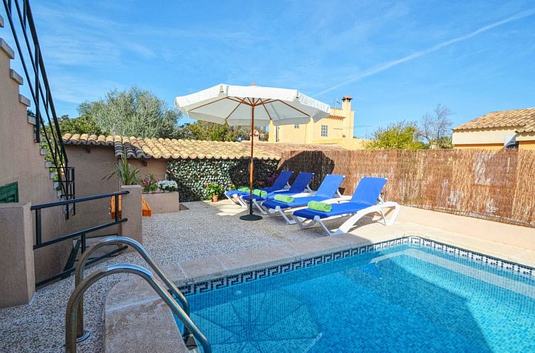 Vakantiehuis Schöne Villa mit Pool und Garten