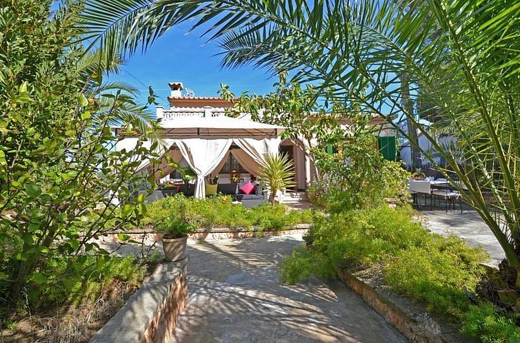 Vakantiehuis Schöne Villa mit Pool und Garten
