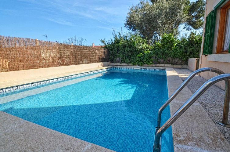 Vakantiehuis Schöne Villa mit Pool und Garten