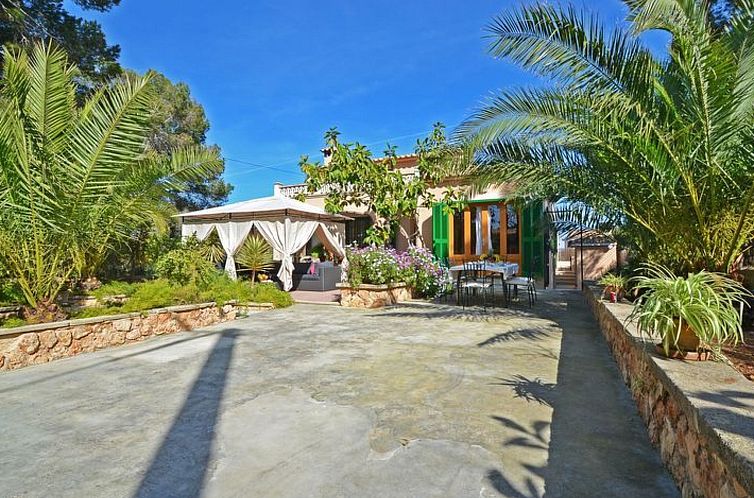 Vakantiehuis Schöne Villa mit Pool und Garten